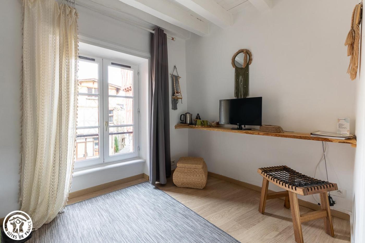 Le Logis D'Hestia Apartment Billom ภายนอก รูปภาพ