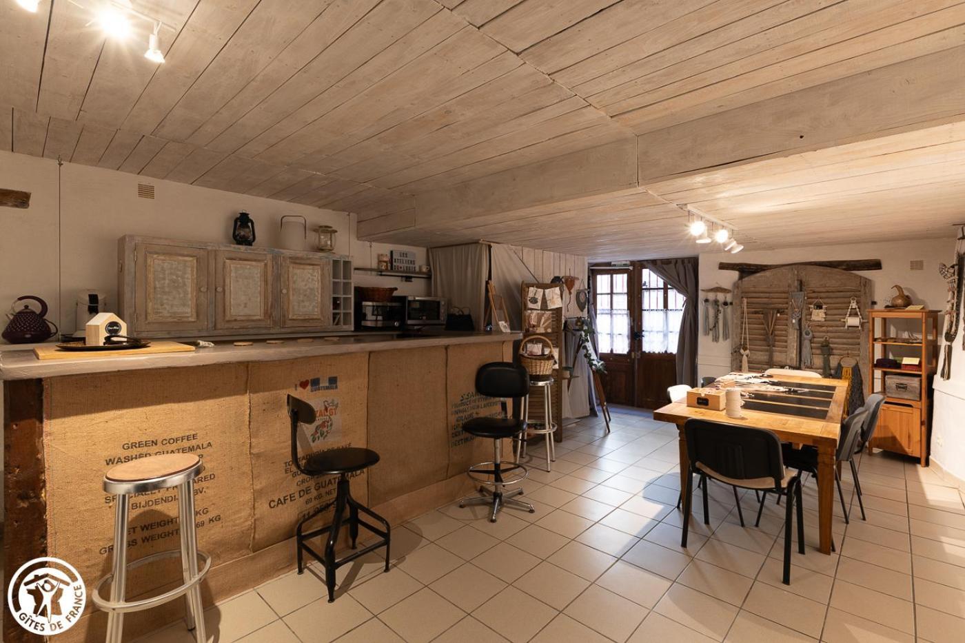 Le Logis D'Hestia Apartment Billom ภายนอก รูปภาพ