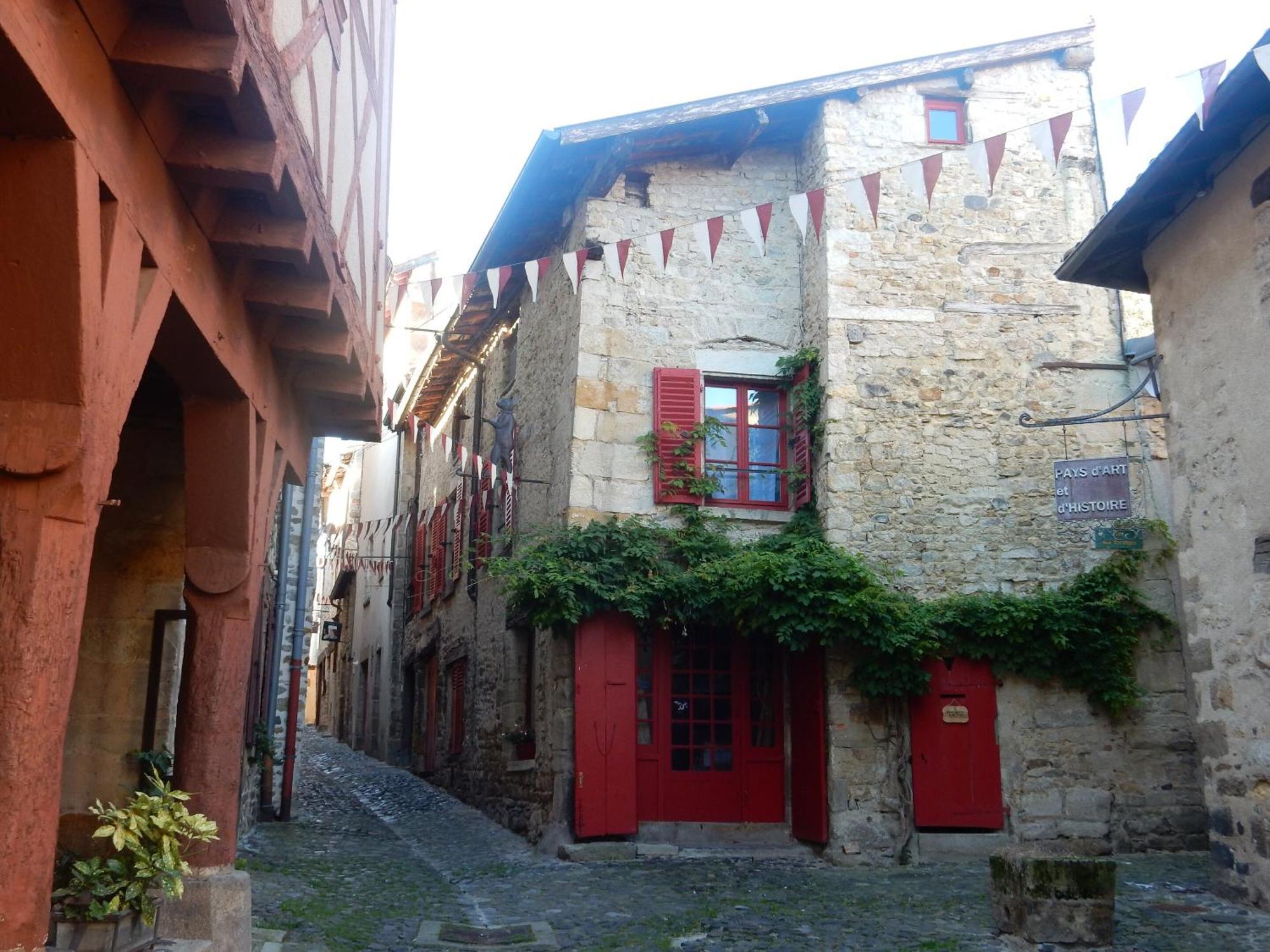 Le Logis D'Hestia Apartment Billom ภายนอก รูปภาพ
