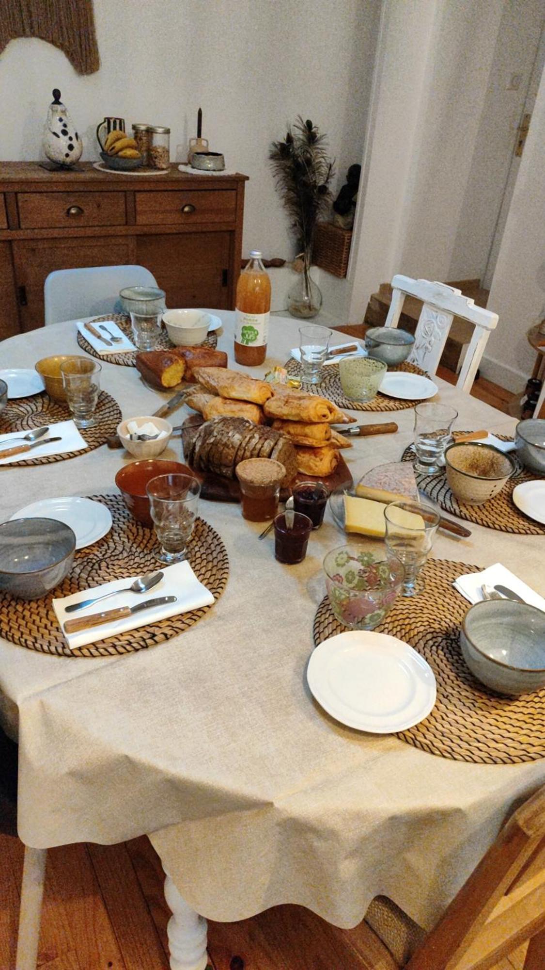 Le Logis D'Hestia Apartment Billom ภายนอก รูปภาพ